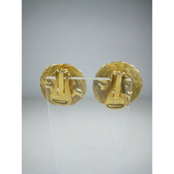 Vintage Swirled Textured Gold Tone Clip On Earrings Round Medallion Byzantine - Picture 7 of 7